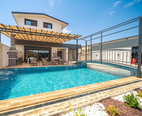 Seydikemer Kumluova'da Modern Tasarımlı, Özel Havuzlu, Lüks Villa - 1