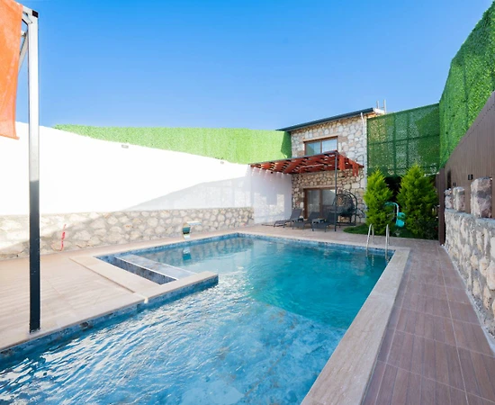 Seydikemer Kumluova'da Taş Mimarili, Özel Havuzlu, Kiralık Villa - 1