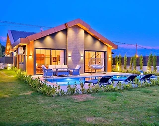 Seydikemer Ortaköy'de Huzurlu Konumda, Özel Havuzlu, Şık Villa - 1