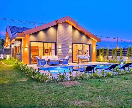 Seydikemer Ortaköy'de Huzurlu Konumda, Özel Havuzlu, Kiralık Villa - 1