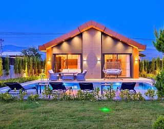 Seydikemer Ortaköy'de Huzurlu Konumda, Özel Havuzlu, Şık Villa - 2