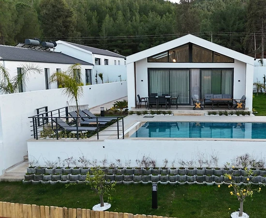 Seydikemer Uğurlu'da Minimalist Tasarımlı, Özel Havuzlu, 3+1 Villa - 1