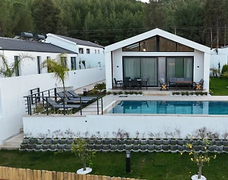 Seydikemer Uğurlu'da Minimalist Tasarımlı, Özel Havuzlu, 3+1 Villa - 1