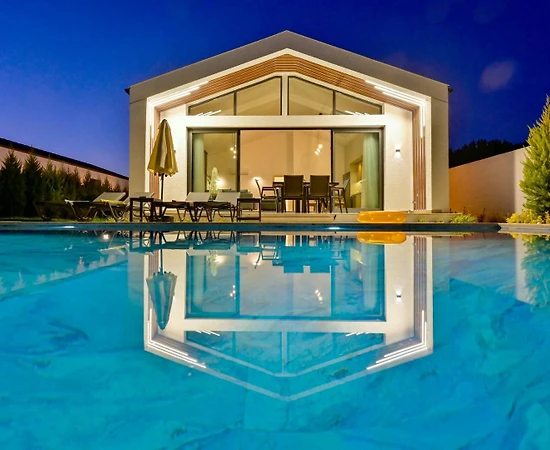 Seydikemer Uğurlu'da Muhteşem Doğada, Özel Havuzlu, Modern Villa - 1