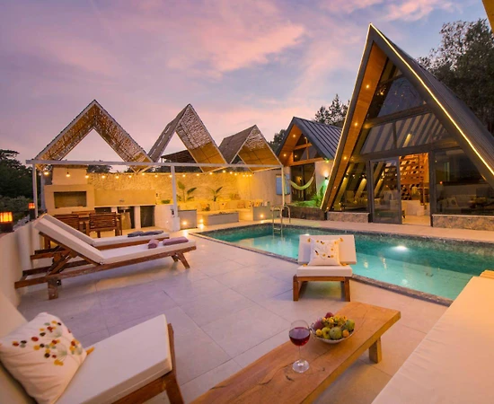 Seydikemer Yakabağ'da Muhteşem Doğada, Özel Havuzlu, Lüks Bungalov - 1