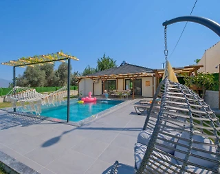 Seydikemer Yakabağ'da Huzurlu Doğa İçerisinde, Kapalı Havuzlu, Konforlu Villa - 2