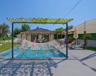 Seydikemer Yakabağ'da Huzurlu Doğa İçerisinde, Kapalı Havuzlu, Konforlu Villa - 3