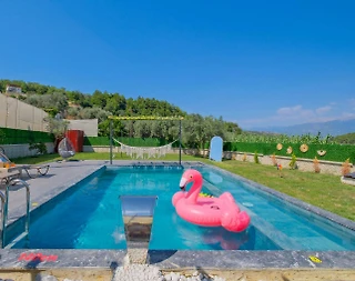 Seydikemer Yakabağ'da Huzurlu Doğa İçerisinde, Kapalı Havuzlu, Konforlu Villa - 4