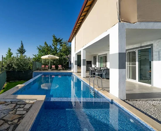 Seydikemer Yakaköy'de Doğa İle İç İçe, Özel Havuzlu, 2+1 Villa - 1