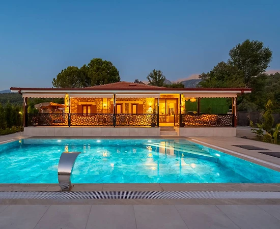 Muğla Seydikemer'de Sakin Konumda, Özel Havuzlu, Geniş Bahçeli Villa - 1
