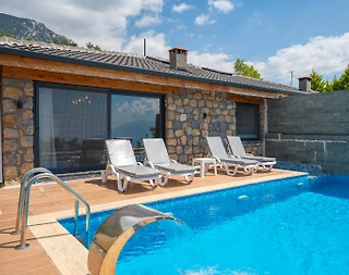 Seydikemer Yakaköy'de Sakin Konumda, Özel Havuzlu, İkiz Villa - 2