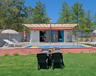 Muğla Seydikemer'de Geniş Bahçeli, Özel Havuzlu, Balayı Villası - 1