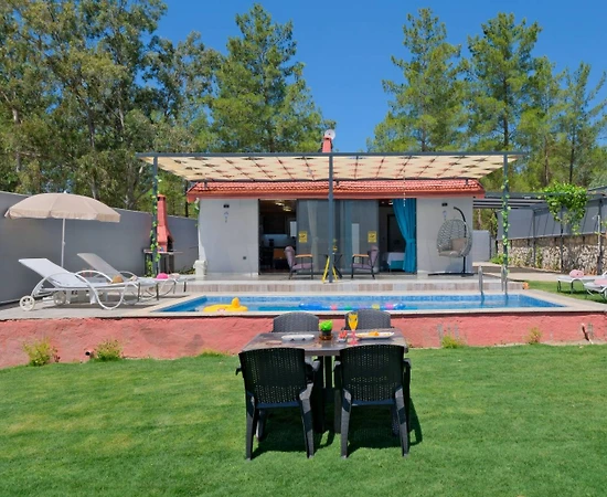 Muğla Seydikemer'de Geniş Bahçeli, Özel Havuzlu, Balayı Villası - 1