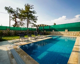 Muğla Seydikemer'de Yemyeşil Bahçeli, Özel Havuzlu, Geniş Villa - 3