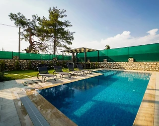 Muğla Seydikemer'de Yemyeşil Bahçeli, Özel Havuzlu, Geniş Villa - 3