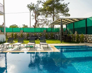 Muğla Seydikemer'de Yemyeşil Bahçeli, Özel Havuzlu, Geniş Villa - 4