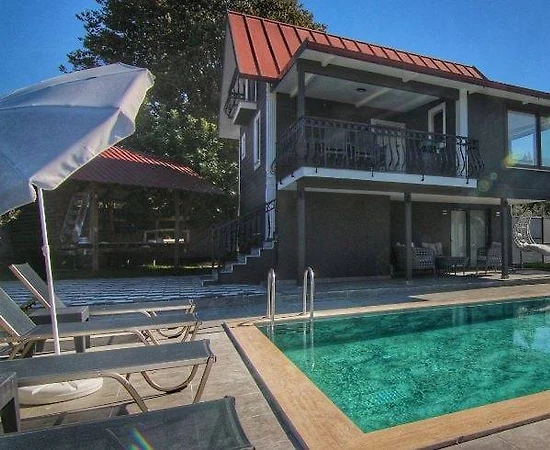 Muğla Seydikemer'de Sessiz Konumda, Özel Havuzlu, 3+1 Villa - 1