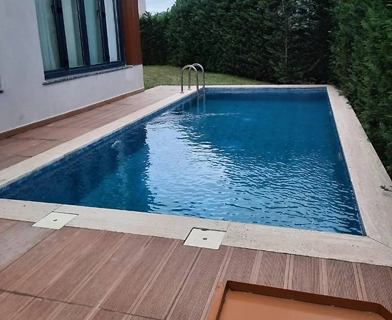 İstanbul Büyükçekmece'de Merkezi Konumda, Isıtmalı Havuzlu, 4+1 Villa - 1