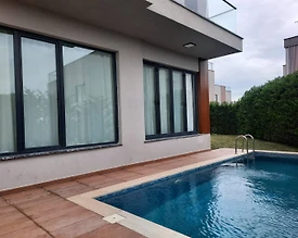 İstanbul Büyükçekmece'de Merkezi Konumda, Isıtmalı Havuzlu, 4+1 Villa - 3