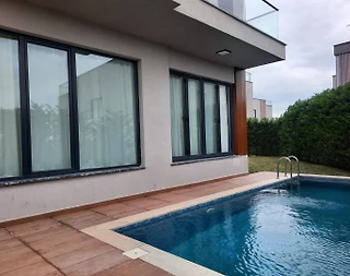 İstanbul Büyükçekmece'de Merkezi Konumda, Isıtmalı Havuzlu, 4+1 Villa - 3