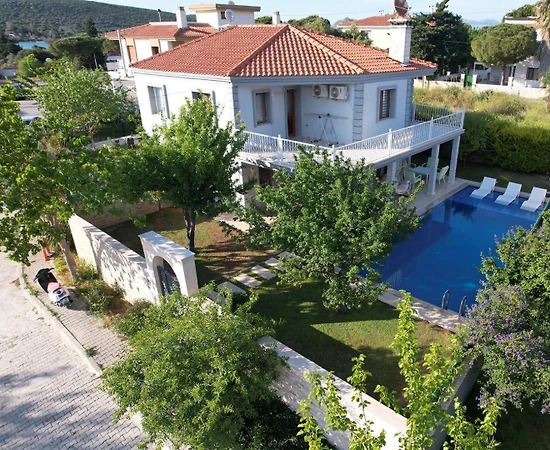 Çeşme Şifne'de Denize Yakın Konumda, Özel Havuzlu, Lüks Villa - 1