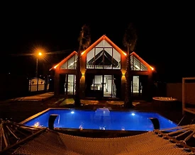 Silivri'de Ahşap Tasarımlı, Özel Havuzlu, Çift Jakuzili Bungalov - 2