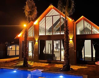 Silivri'de Ahşap Tasarımlı, Özel Havuzlu, Çift Jakuzili Bungalov - 3