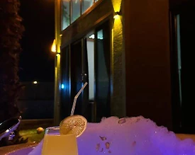 Silivri'de Ahşap Tasarımlı, Özel Havuzlu, Çift Jakuzili Bungalov - 3