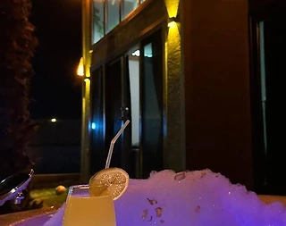 Silivri'de Ahşap Tasarımlı, Özel Havuzlu, Çift Jakuzili Bungalov - 4