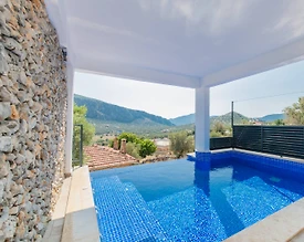 Kaş Bezirgan'da Enfes Doğa Manzaralı, Isıtmalı Havuzlu, Kiralık Suit - 2