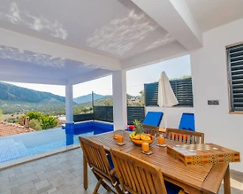 Kaş Bezirgan'da Enfes Doğa Manzaralı, Isıtmalı Havuzlu, Kiralık Suit - 3