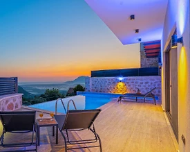 Kaş İslamlar'da Muhteşem Doğa Manzaralı, Özel Havuzlu, Konforlu Villa - 2