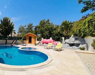 Kemer Kiriş'te Merkeze Yakın Konumda, Özel Havuzlu, Konforlu Villa - 2