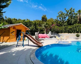 Kemer Kiriş'te Merkeze Yakın Konumda, Özel Havuzlu, Konforlu Villa - 4