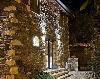 İzmir Karaburun'da Çekirdek Ailelere Uygun, Merkezi Konumda, Taş Ev - 1