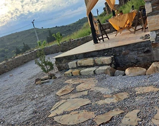 İzmir Karaburun'da Çekirdek Ailelere Uygun, Merkezi Konumda, Taş Ev - 3