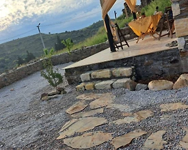 İzmir Karaburun'da Çekirdek Ailelere Uygun, Merkezi Konumda, Taş Ev - 3