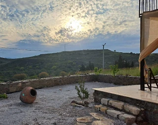 İzmir Karaburun'da Çekirdek Ailelere Uygun, Merkezi Konumda, Taş Ev - 4