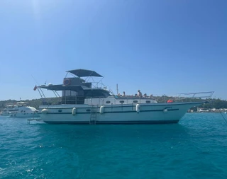 İzmir Çeşme'de Doğayla İç İçe, Masmavi Sularda, Modern ve Konforlu Yat - 1