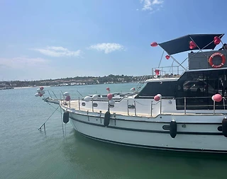 İzmir Çeşme'de Doğayla İç İçe, Masmavi Sularda, Modern ve Konforlu Yat - 2