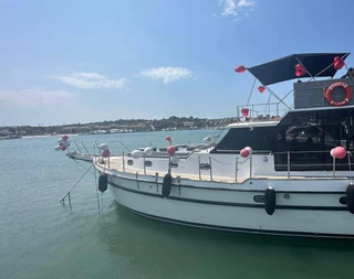 İzmir Çeşme'de Doğayla İç İçe, Masmavi Sularda, Modern ve Konforlu Yat - 2