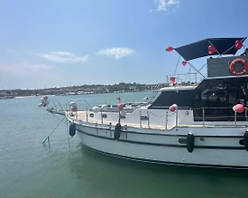 İzmir Çeşme'de Doğayla İç İçe, Masmavi Sularda, Modern ve Konforlu Yat - 2