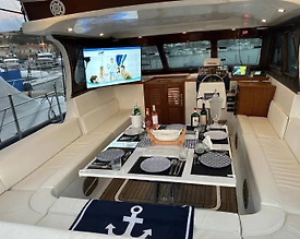 İzmir Çeşme'de Doğayla İç İçe, Masmavi Sularda, Modern ve Konforlu Yat - 3