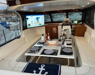 İzmir Çeşme'de Doğayla İç İçe, Masmavi Sularda, Modern ve Konforlu Yat - 3