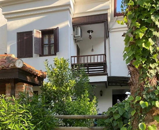 Ula Akyaka'da Geniş Ailelere Uygun, 8 Kişilik, Konforlu Ev - 1
