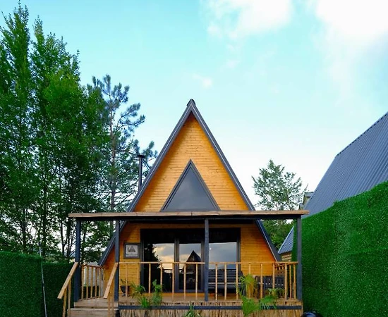 Sapanca Ünlüce'de Huzurlu Doğada, Isıtmalı Havuzlu, Kiralık Bungalov - 1