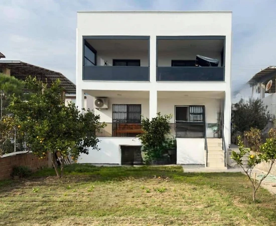 Urla Güzelbahçe'de Denize Yakın, Bahçeli, 2+1 Villa - 1