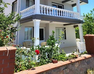 Urla Toraman'da Denize Yakın, Bahçeli, Kiralık Villa - 1