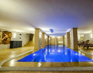 Üsküdar Güzeltepe'de Lüks Tasarımlı, Kapalı Havuzlu, Saunalı Villa - 2