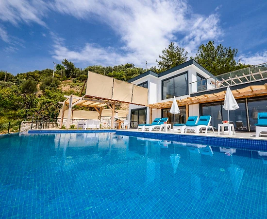 Kaş İslamlar'da Sessiz Konumda, Özel Havuzlu, Modern Tasarımlı Villa - 1